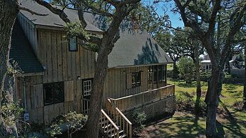 Core Sound Lodge 3 Bedroom Home by RedAwning