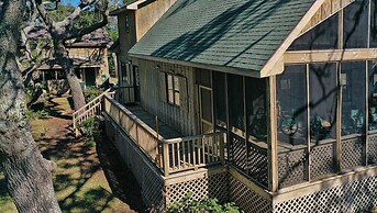 Core Sound Lodge 3 Bedroom Home by RedAwning