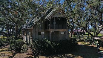 Core Sound Lodge 3 Bedroom Home by RedAwning