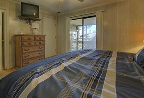 Core Sound Lodge 3 Bedroom Home by RedAwning