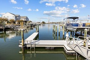 Bridgeview On Broad 1 Bedroom Home by RedAwning