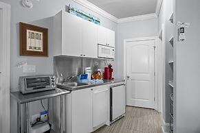 Bridgeview On Broad 1 Bedroom Home by RedAwning