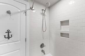 Bridgeview On Broad 1 Bedroom Home by RedAwning