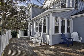 Whispering Oaks 3 Bedroom Home by RedAwning