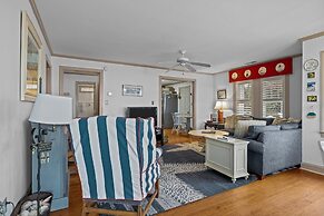 Whispering Oaks 3 Bedroom Home by RedAwning