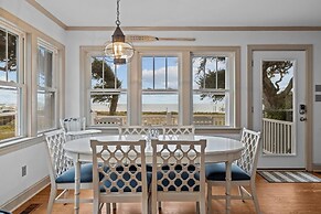 Whispering Oaks 3 Bedroom Home by RedAwning