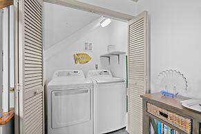 Whispering Oaks 3 Bedroom Home by RedAwning