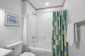 Whispering Oaks 3 Bedroom Home by RedAwning