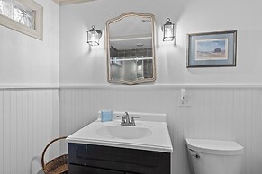 Whispering Oaks 3 Bedroom Home by RedAwning