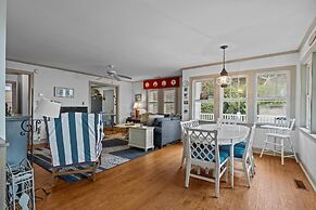 Whispering Oaks 3 Bedroom Home by RedAwning