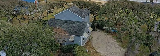 Whispering Oaks 3 Bedroom Home by RedAwning