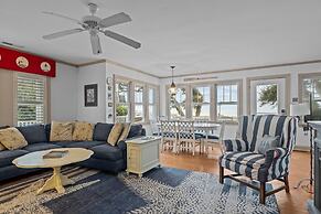 Whispering Oaks 3 Bedroom Home by RedAwning