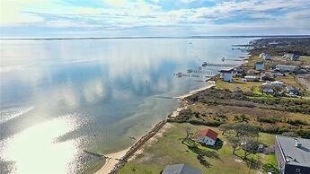 Whispering Oaks 3 Bedroom Home by RedAwning