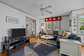 Whispering Oaks 3 Bedroom Home by RedAwning