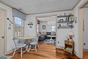 Whispering Oaks 3 Bedroom Home by RedAwning