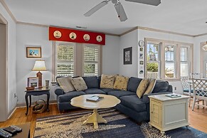 Whispering Oaks 3 Bedroom Home by RedAwning