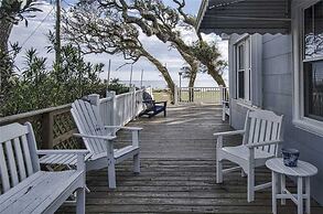 Whispering Oaks 3 Bedroom Home by RedAwning