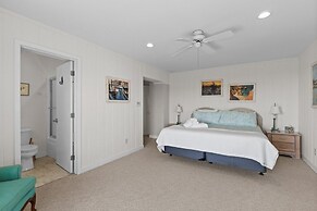 Perkins Cottage 5 Bedroom Home by RedAwning