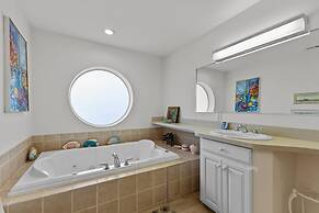 Perkins Cottage 5 Bedroom Home by RedAwning