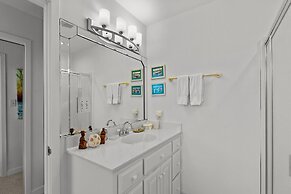 Perkins Cottage 5 Bedroom Home by RedAwning