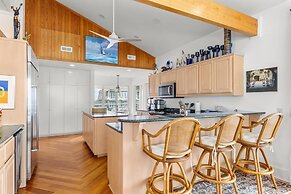 Perkins Cottage 5 Bedroom Home by RedAwning