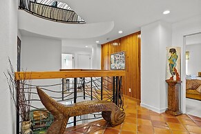 Perkins Cottage 5 Bedroom Home by RedAwning