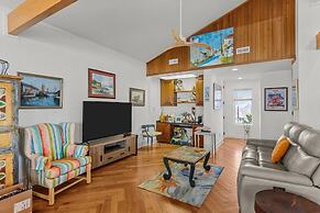 Perkins Cottage 5 Bedroom Home by RedAwning