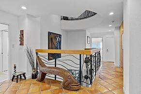 Perkins Cottage 5 Bedroom Home by RedAwning