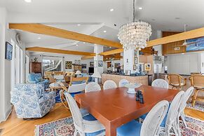 Perkins Cottage 5 Bedroom Home by RedAwning