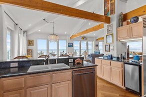 Perkins Cottage 5 Bedroom Home by RedAwning