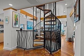 Perkins Cottage 5 Bedroom Home by RedAwning