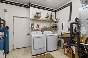 Perkins Cottage 5 Bedroom Home by RedAwning