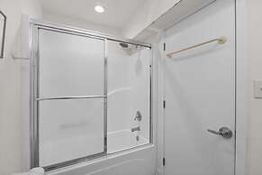 Perkins Cottage 5 Bedroom Home by RedAwning