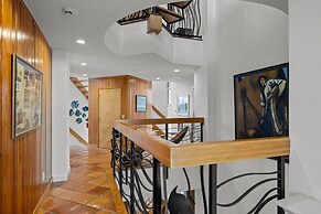 Perkins Cottage 5 Bedroom Home by RedAwning