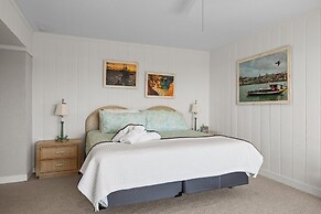 Perkins Cottage 5 Bedroom Home by RedAwning