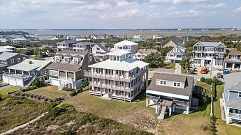 Perkins Cottage 5 Bedroom Home by RedAwning