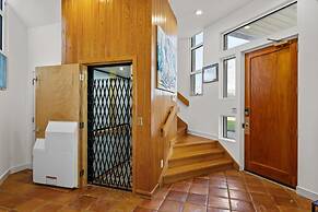 Perkins Cottage 5 Bedroom Home by RedAwning