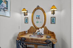 Perkins Cottage 5 Bedroom Home by RedAwning