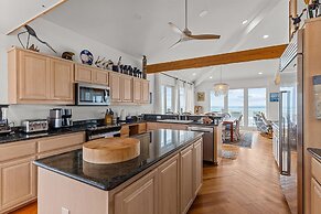 Perkins Cottage 5 Bedroom Home by RedAwning