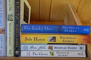 Nautical Getaway 3 Bedroom Home by RedAwning