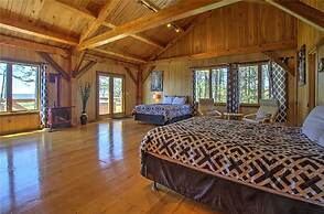 Nautical Getaway 3 Bedroom Home by RedAwning