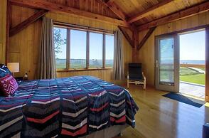 Nautical Getaway 3 Bedroom Home by RedAwning