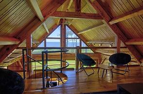 Nautical Getaway 3 Bedroom Home by RedAwning