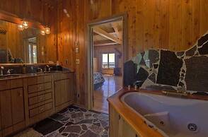 Nautical Getaway 3 Bedroom Home by RedAwning