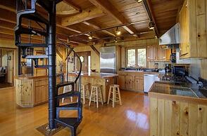 Nautical Getaway 3 Bedroom Home by RedAwning