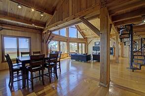 Nautical Getaway 3 Bedroom Home by RedAwning