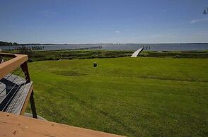 Nautical Getaway 3 Bedroom Home by RedAwning