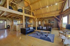 Nautical Getaway 3 Bedroom Home by RedAwning