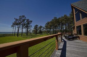 Nautical Getaway 3 Bedroom Home by RedAwning