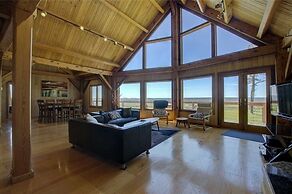 Nautical Getaway 3 Bedroom Home by RedAwning